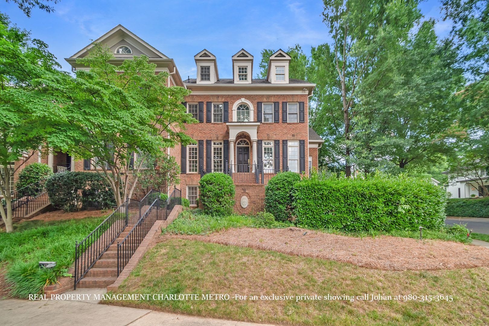 Luxurious 4 Bedroom 5 5 Bathroom Townhome On Prestigious Queens Road For Private Showing – photo 5