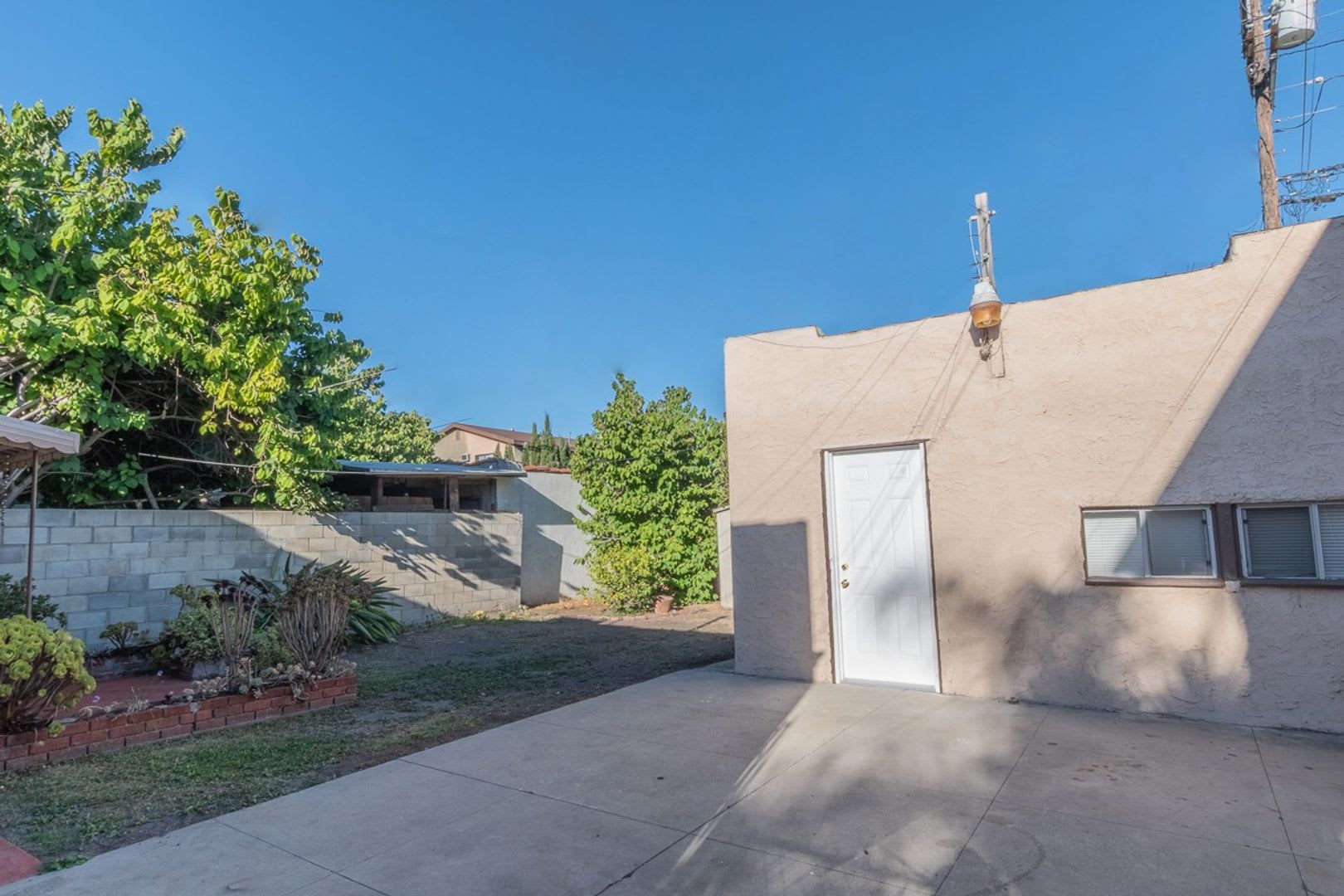 Beautiful 2 Bed +office, den garage, 1 Bath – photo 2