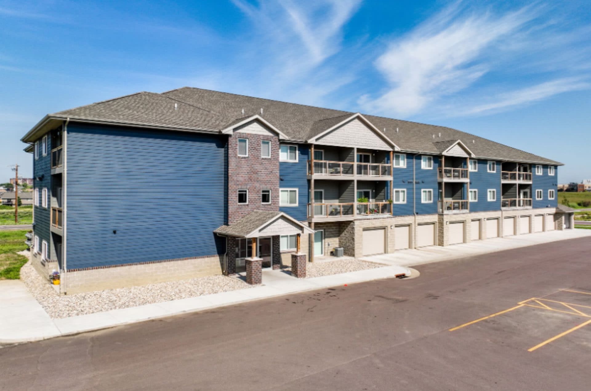 Pinnacle Point Apartments – photo 1