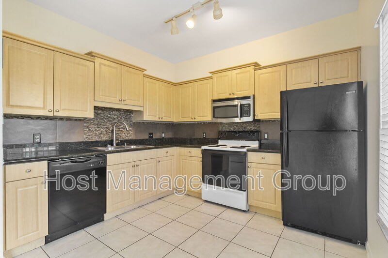 7565 Plantation Circle – photo 3