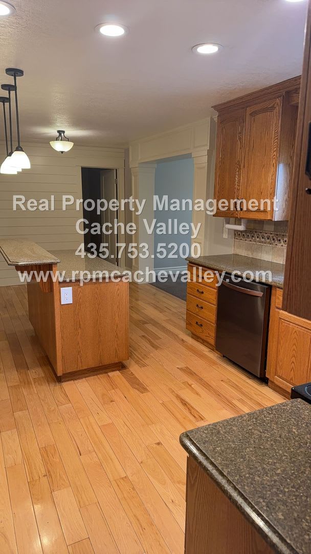 Stunning 4 Bed house in Hyde Park! Available for immediate move in! – photo 4