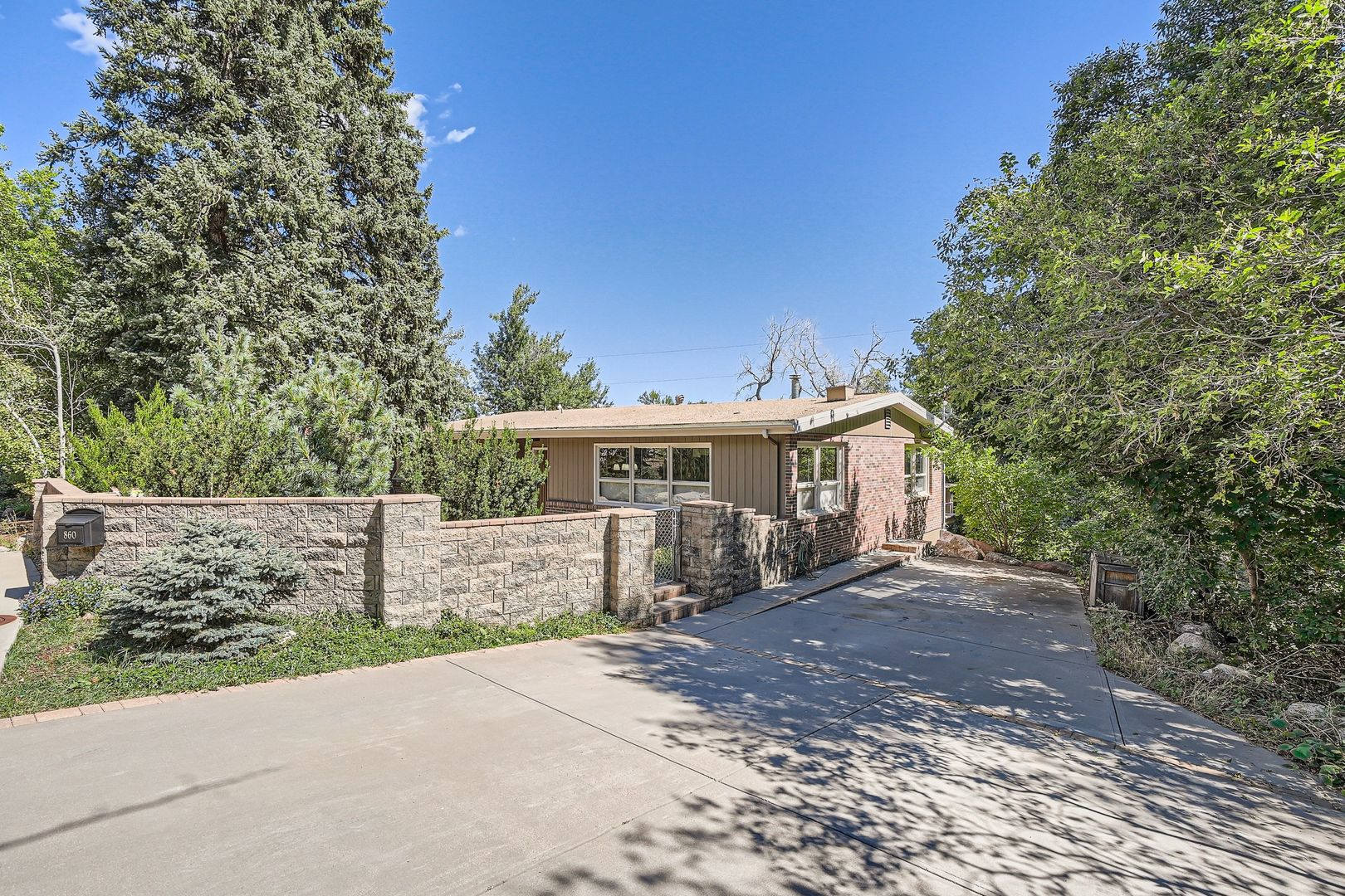 Beautiful 2 BDR Gate to the Foothills – photo 2