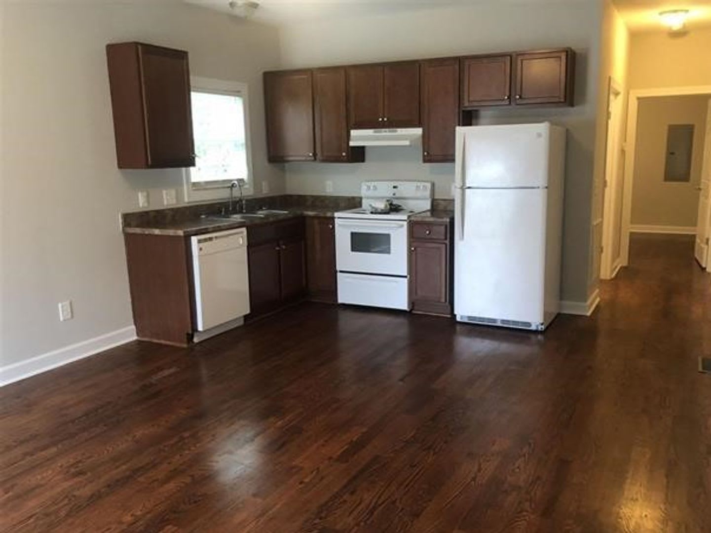 Nice 1 bed/1 bath duplex minutes from downtown Raleigh – photo 3