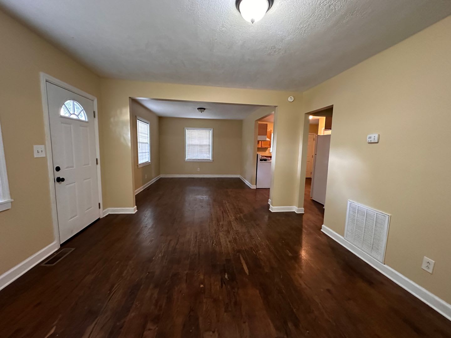 Charming 2-Bedroom Home in Maryville City – photo 3