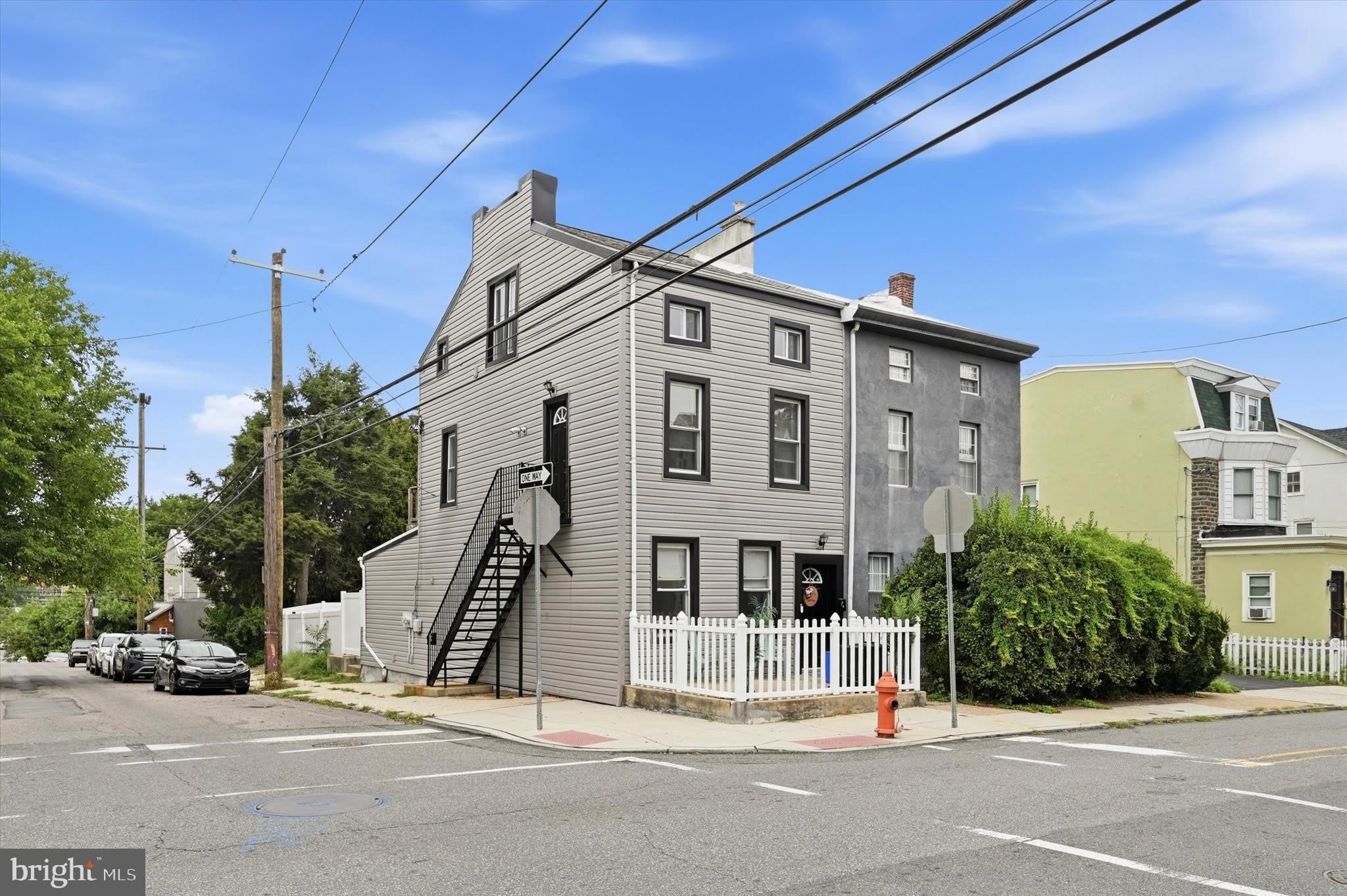 400 Green Lane – photo 2