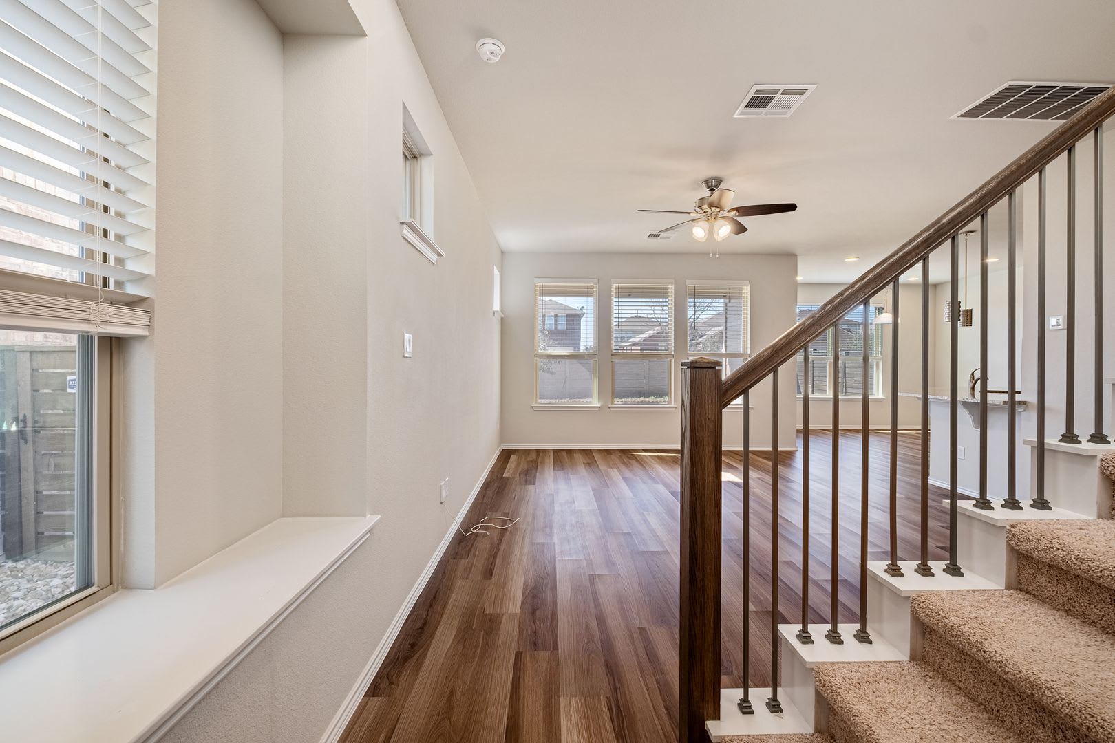 Refreshing 3 Bedroom, 2.5 Bath, 2-Story Home in Round Rock University Park Villas – photo 4