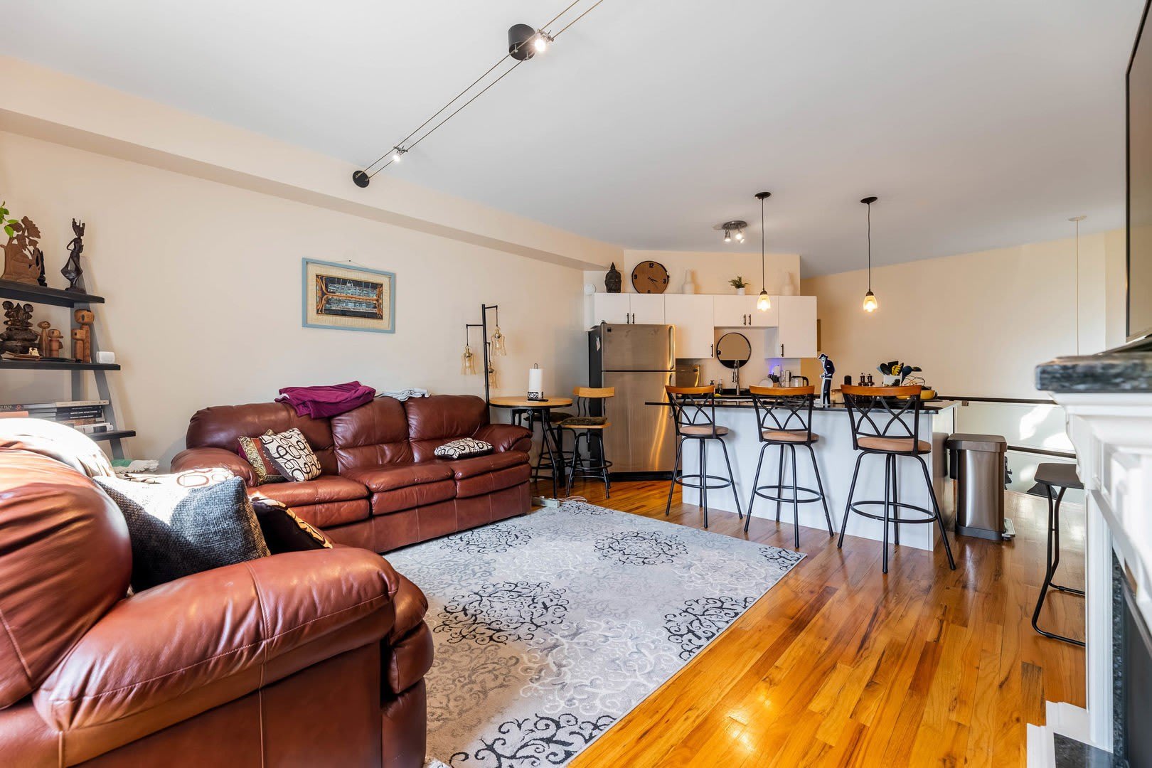 1060 N Hermitage Avenue – photo 2