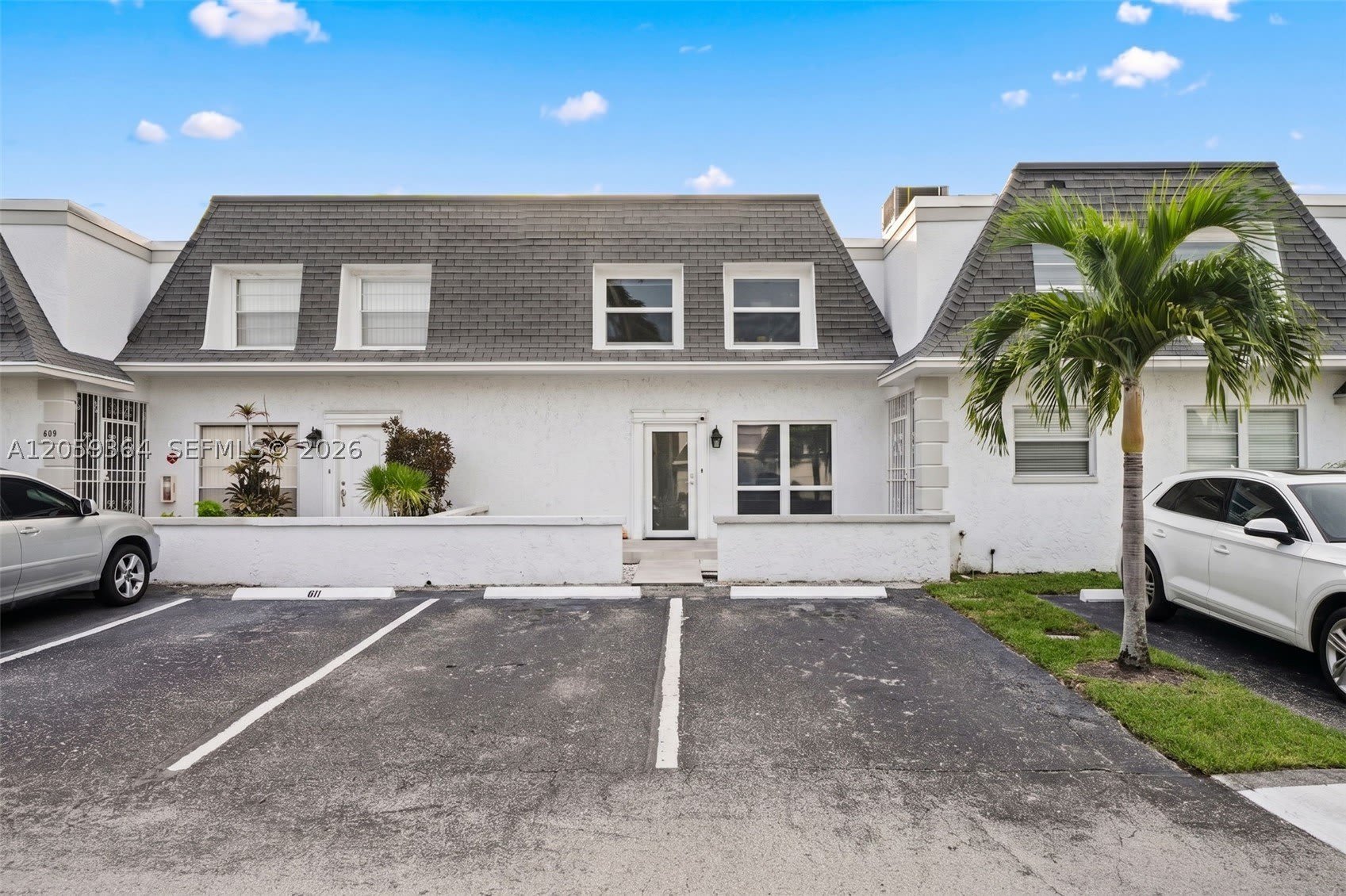 613 NE 26th Ave – photo 1