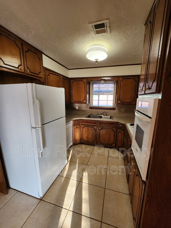329 South Morrison Drive – photo 4