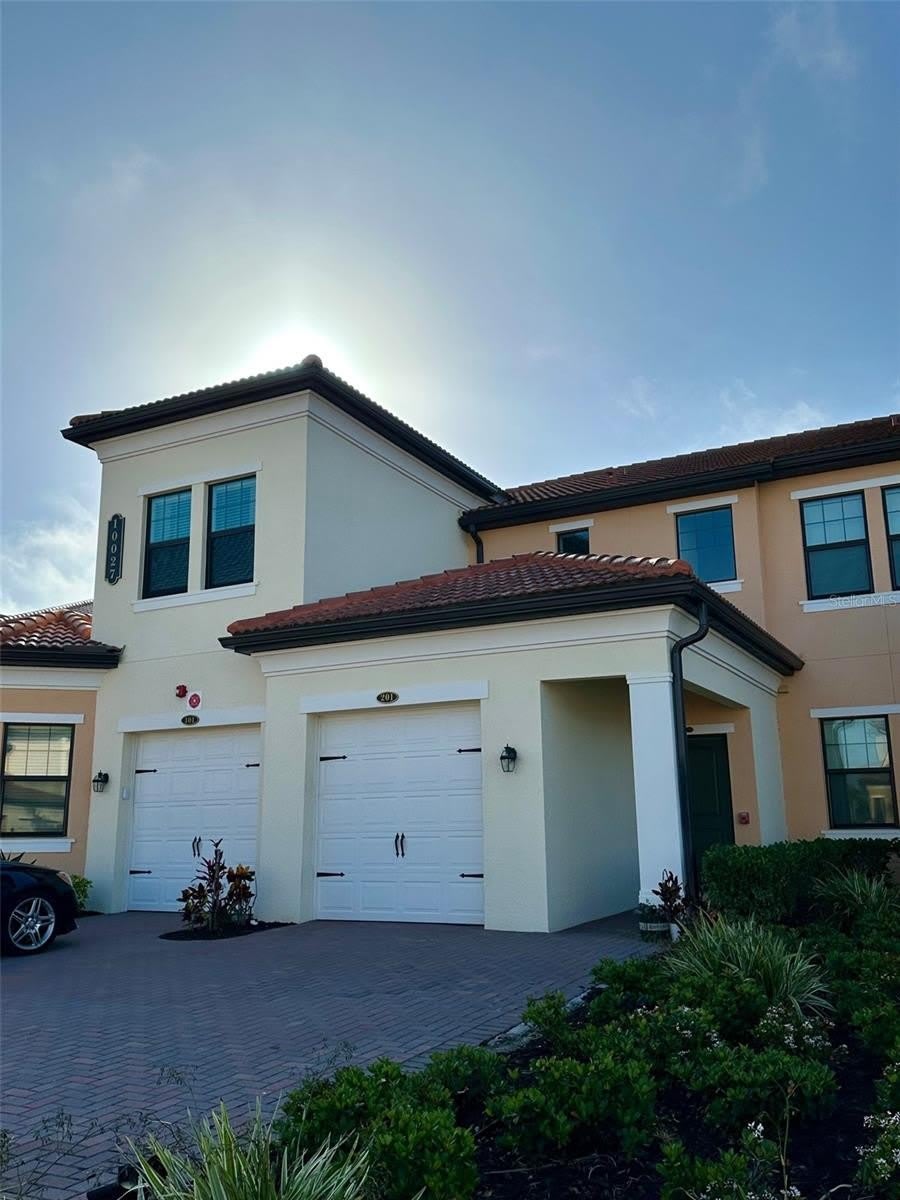 10027 CROOKED CREEK Drive – photo 1