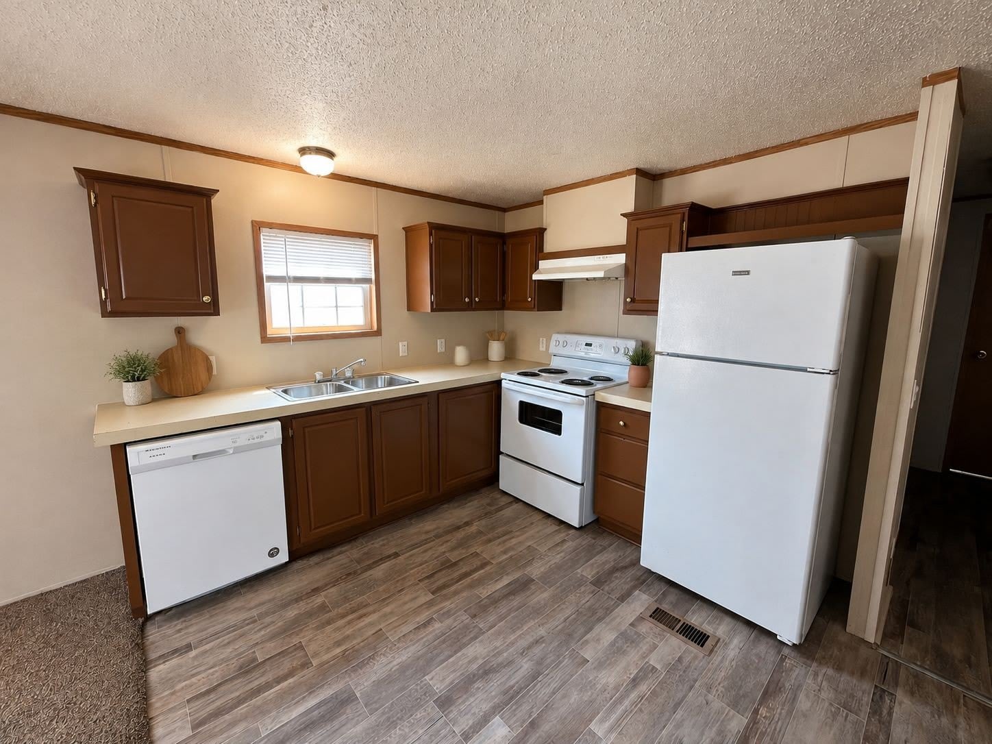 25521 Nuway Avenue – photo 1