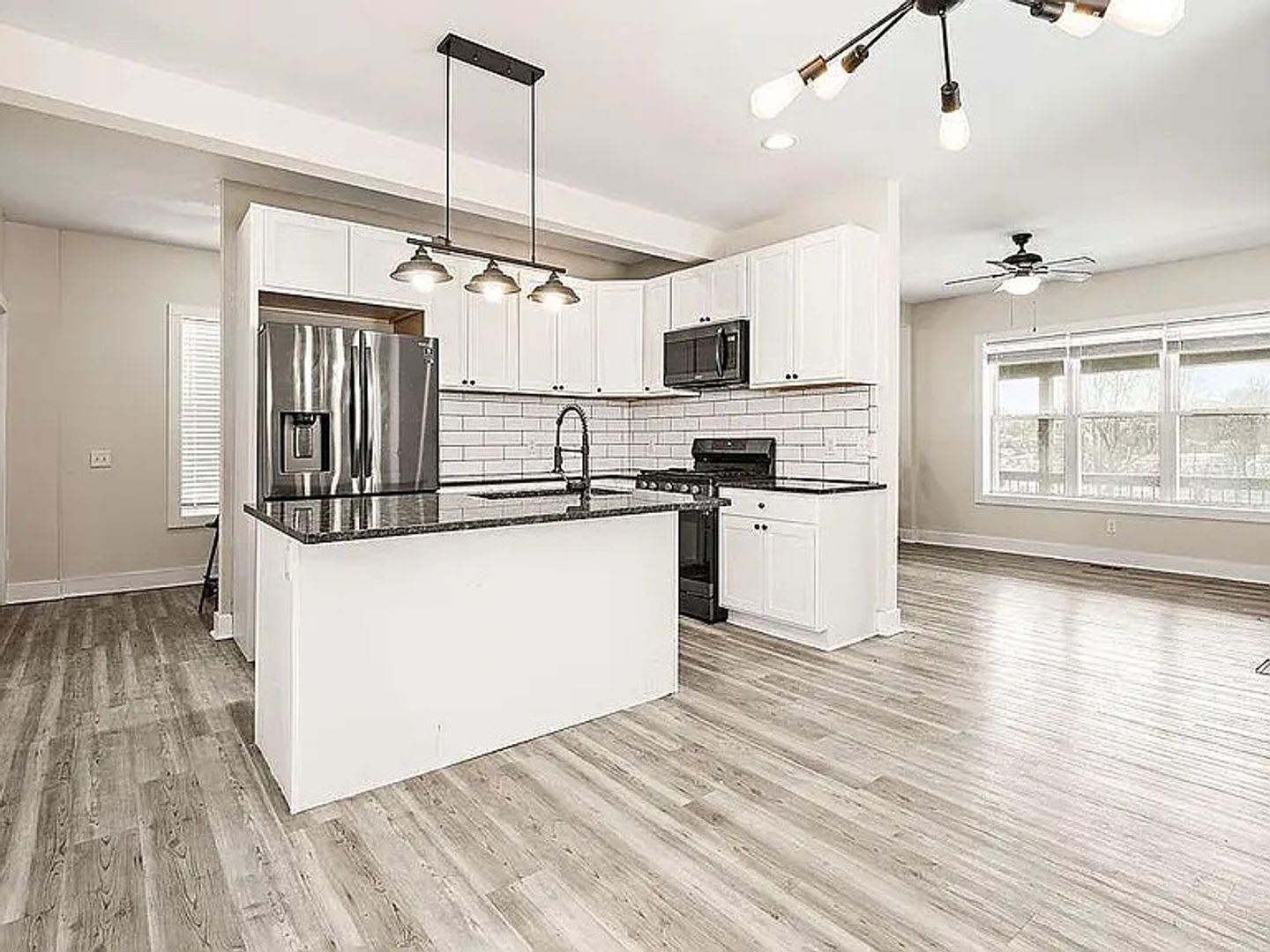 4 Bedroom Home Close to Downtown – photo 5