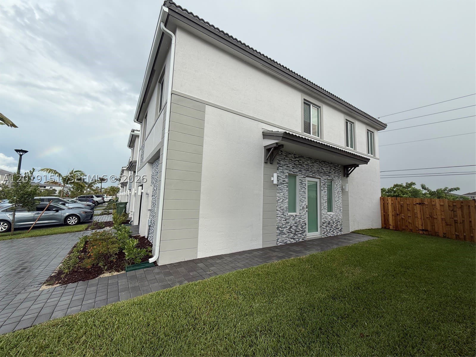 630 SE 15th St – photo 3