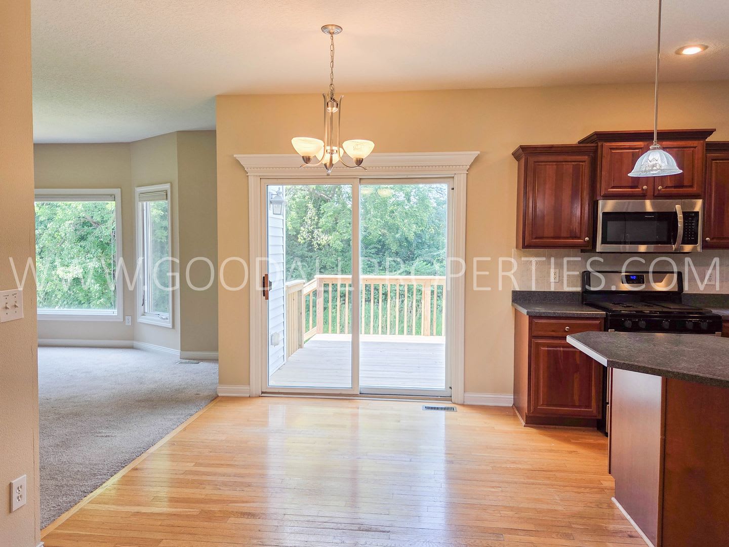 Price drop!! Spacious 4-Bedroom Urbandale Home in Waukee Schools with 3-Car Garage – photo 4