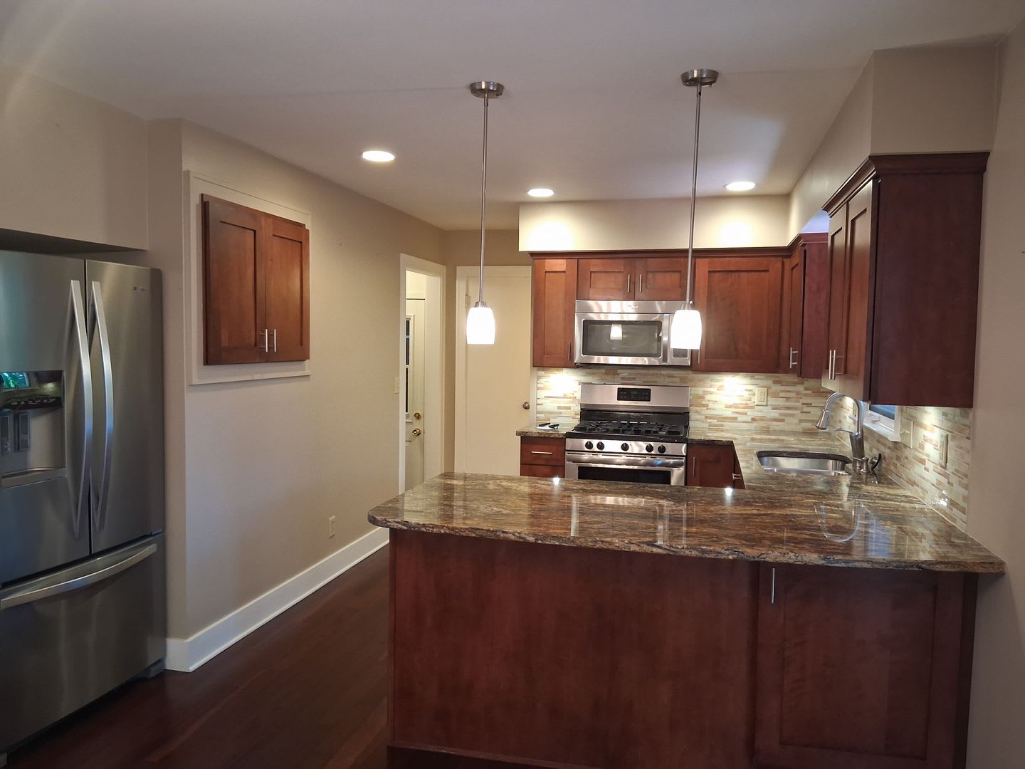 Charming 3 Bed 1.5 Bath Home! – photo 5