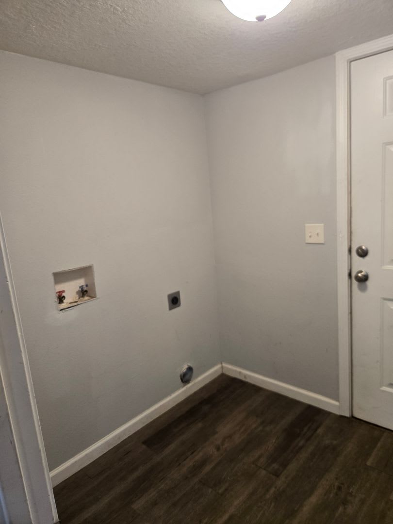 Charming 2-Bedroom Home with Private Master Balcony & Spacious Mud Room – photo 2