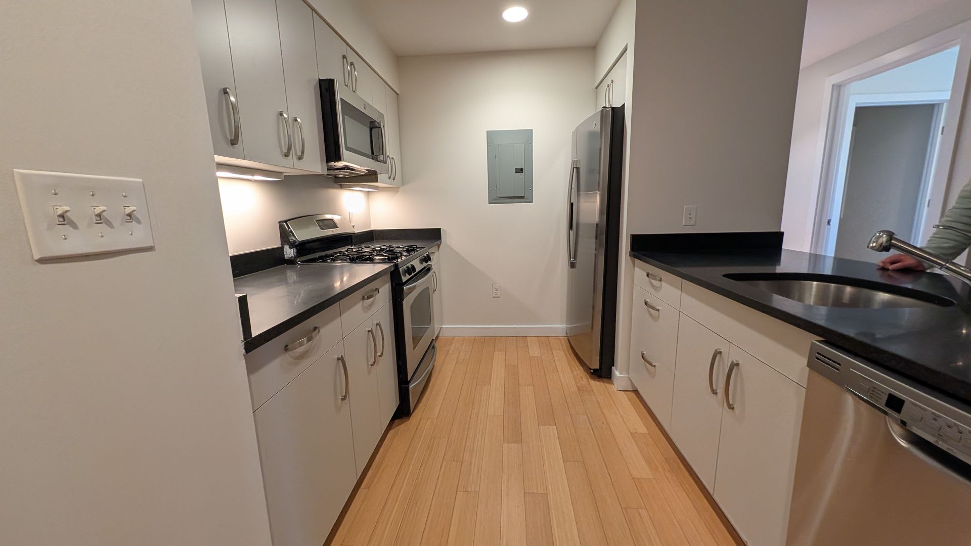 Get The Last One While It S Available Luxury South End 2 Bed 1 7 Bath Hot Water And Partial Heat Incl – photo 5