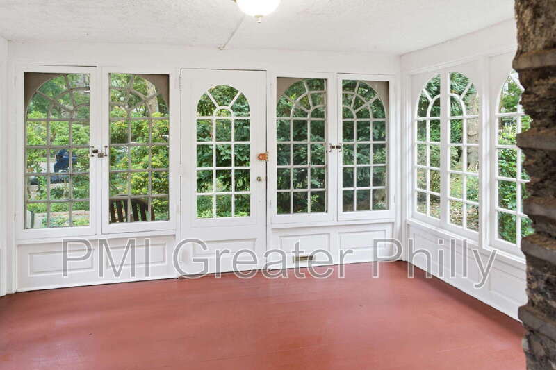 7127 Lincoln Drive – photo 2