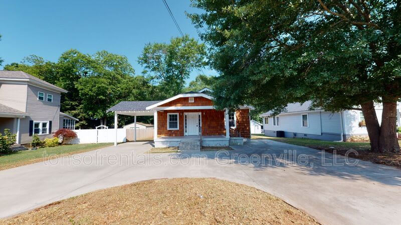 217 Brockman Avenue – photo 1
