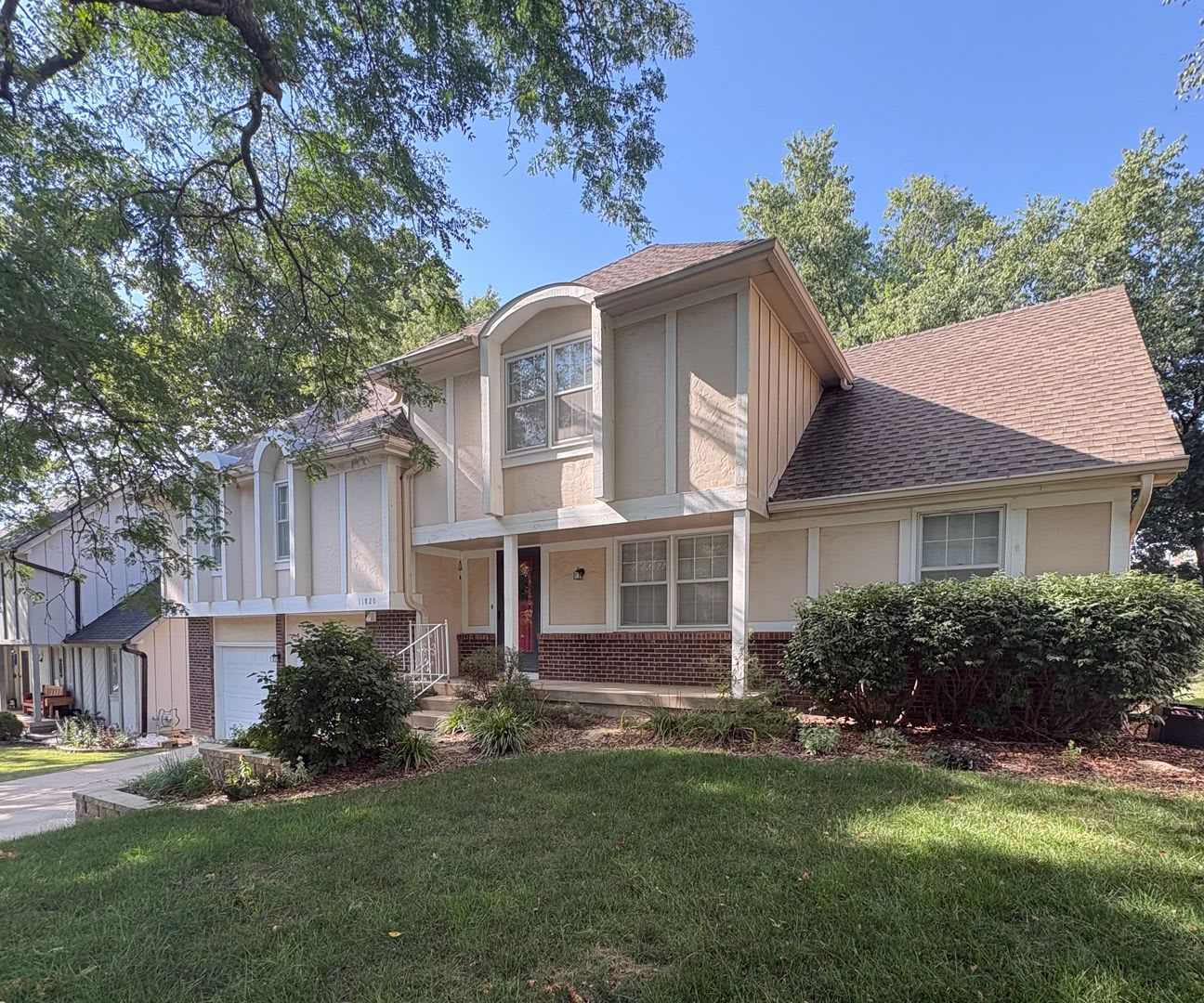 2 Separate Living Spaces In One Home 5 Bedroom 3 Bath Overland Park Home With Finished Lower Living Suite Partially Fenced Backyard – photo 1