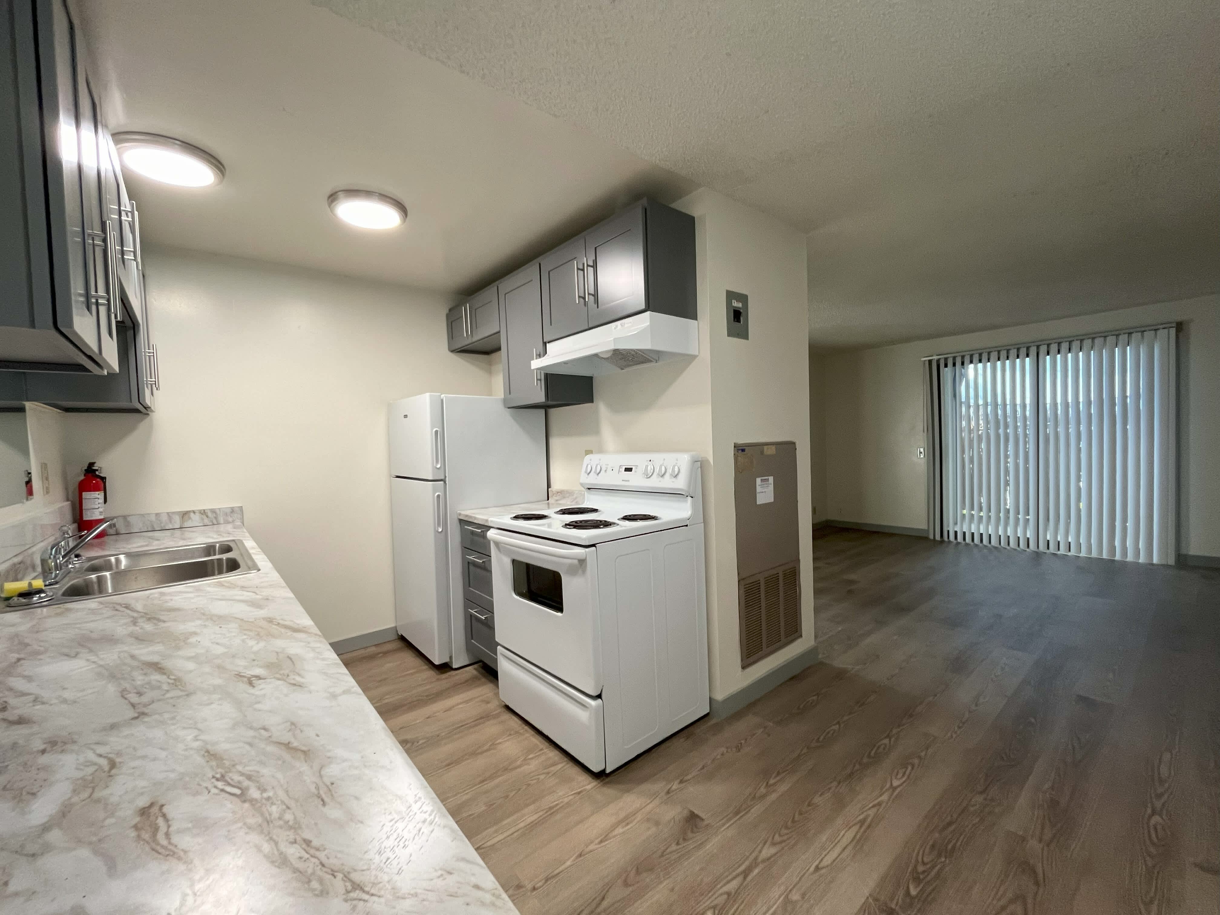 441 Smithers Avenue South – photo 1