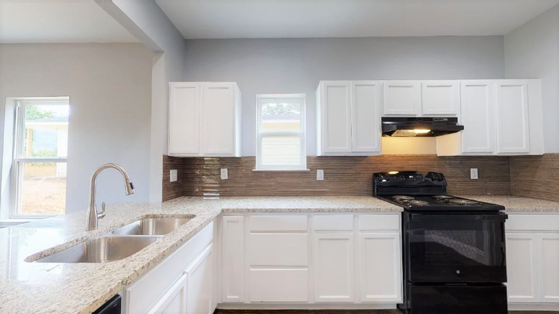 114 E Oak St – photo 4