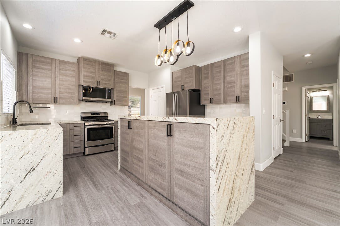 1583 Comfort Hills Street – photo 2