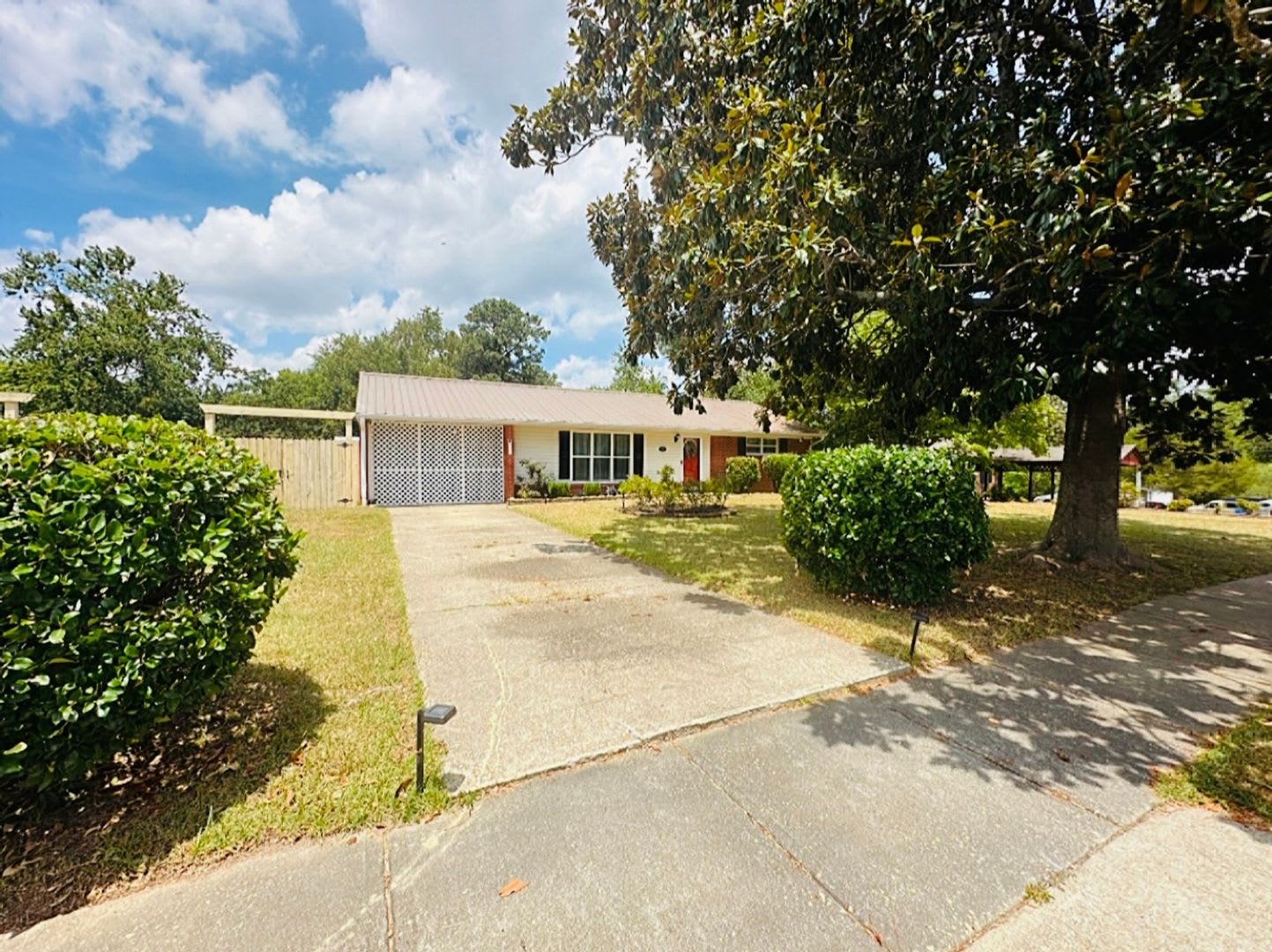 3Br Home Sunroom Detached Bonus Space – photo 1
