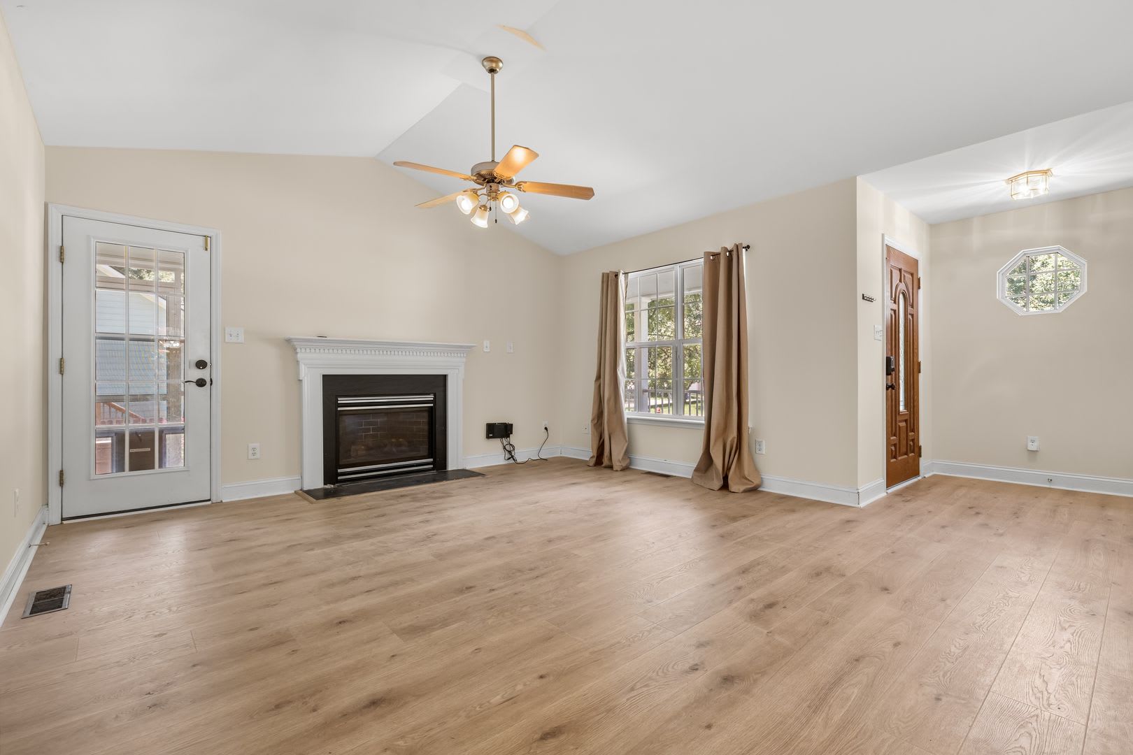 Newly Renovated 3 Bedroom With Fenced Yard And Screened Porch – photo 2