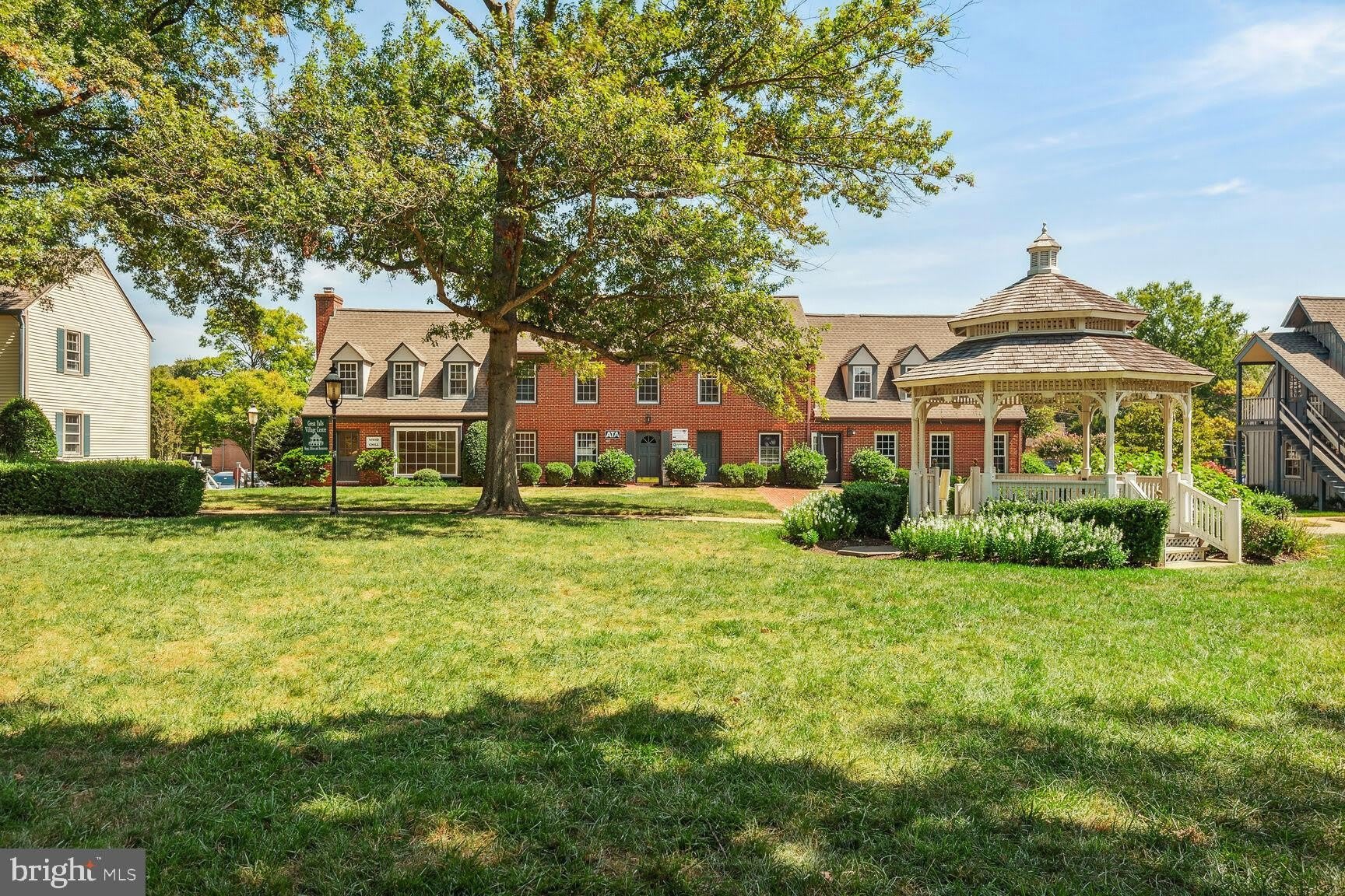 752 WALKER Road – photo 2