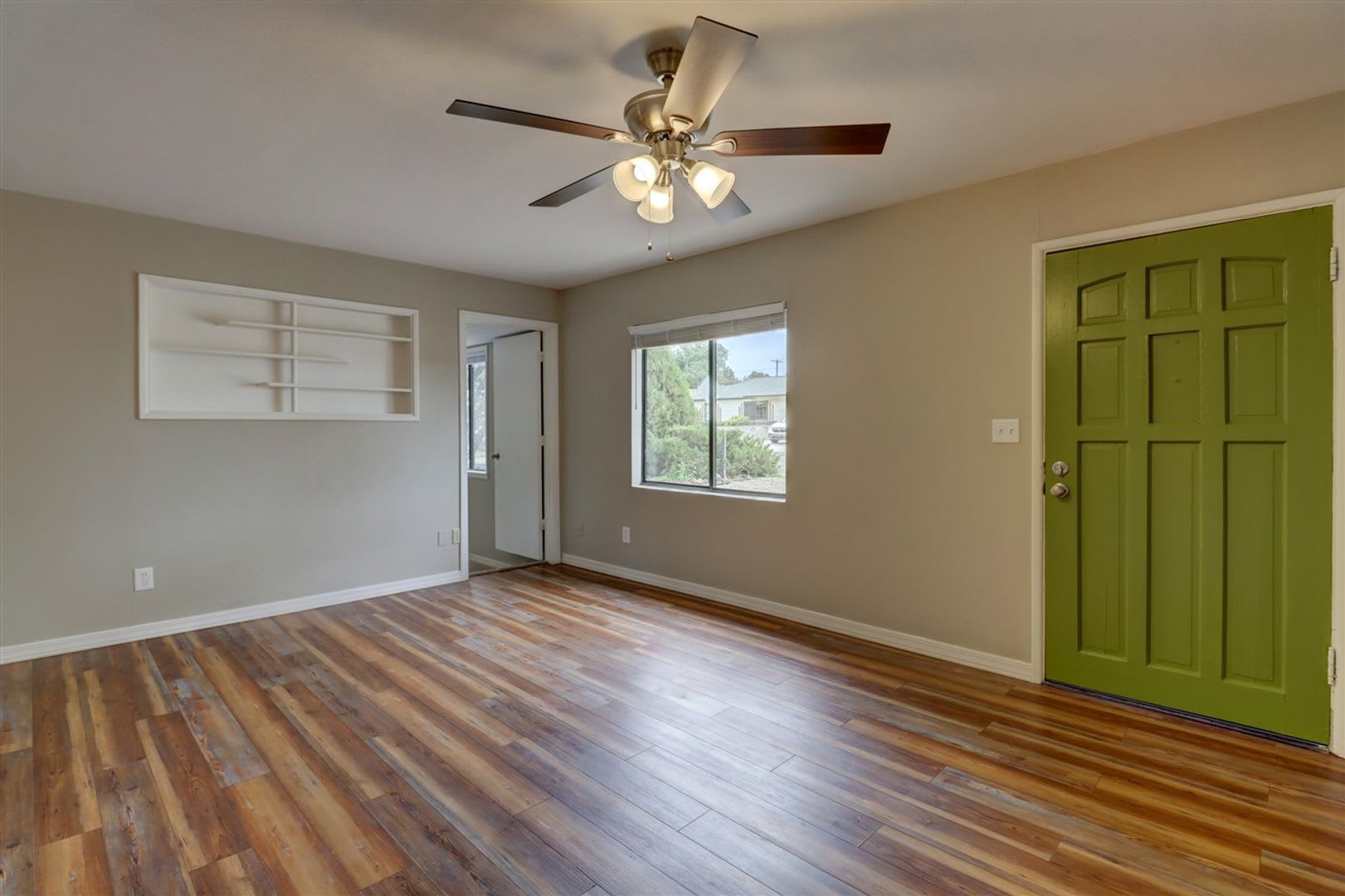 Price reduced. College students welcome in this 4 bedroom home! – photo 3