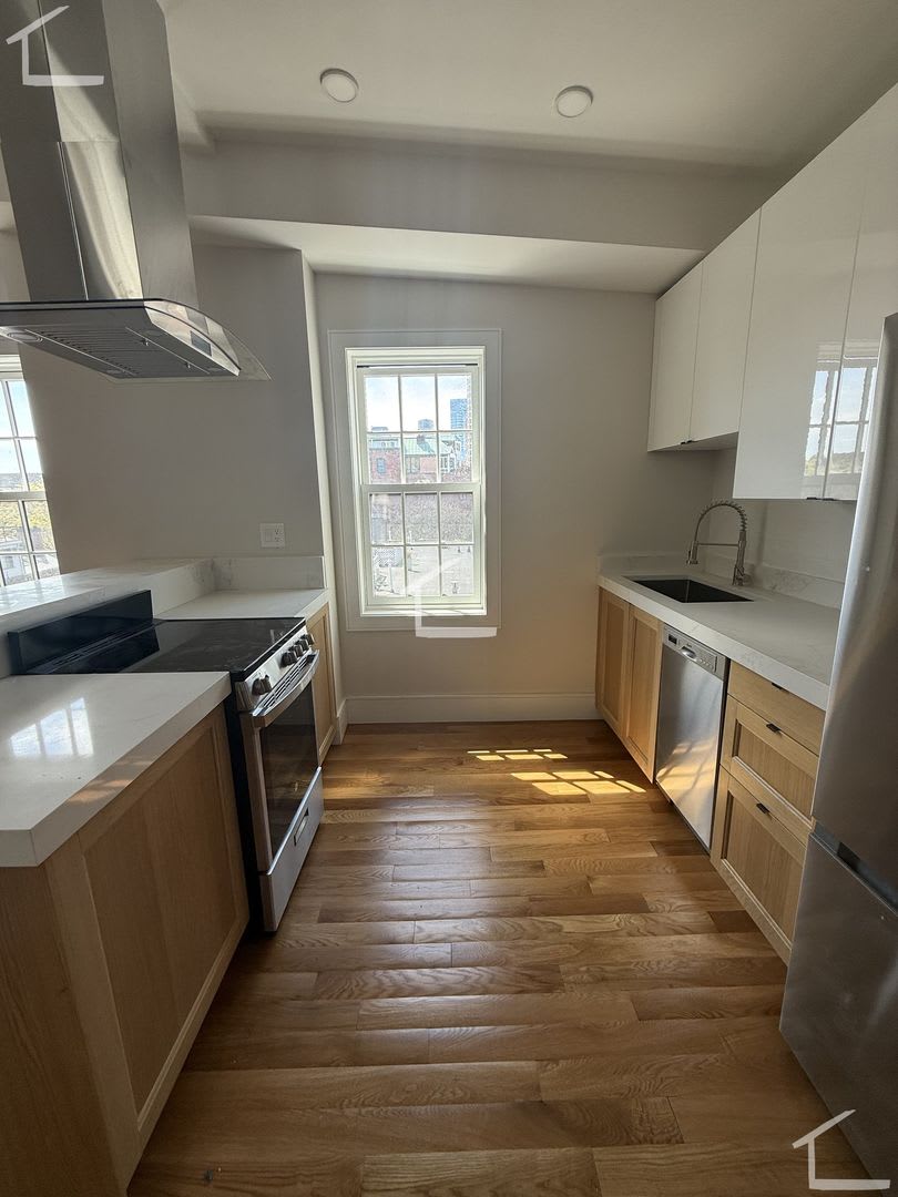 Charming 3 Bedroom- No Broker Fee – photo 5