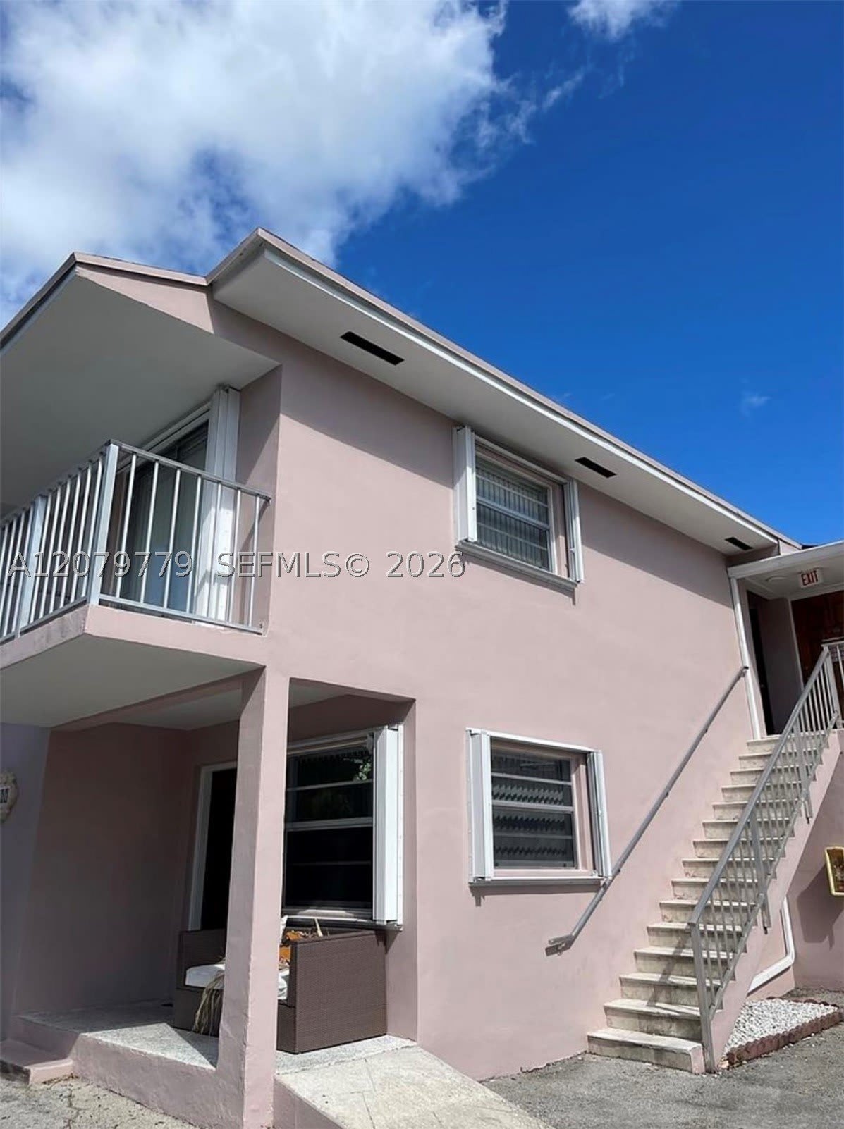 827 SW 11th Ave – photo 1
