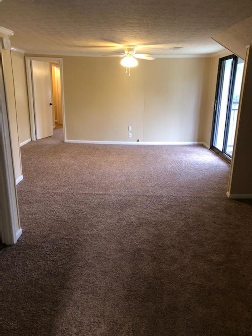 212 W. Lee St. – photo 4