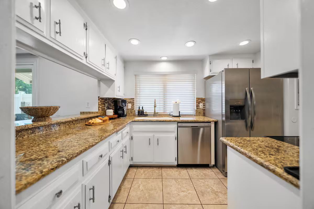 2718 Nectarine Avenue – photo 3