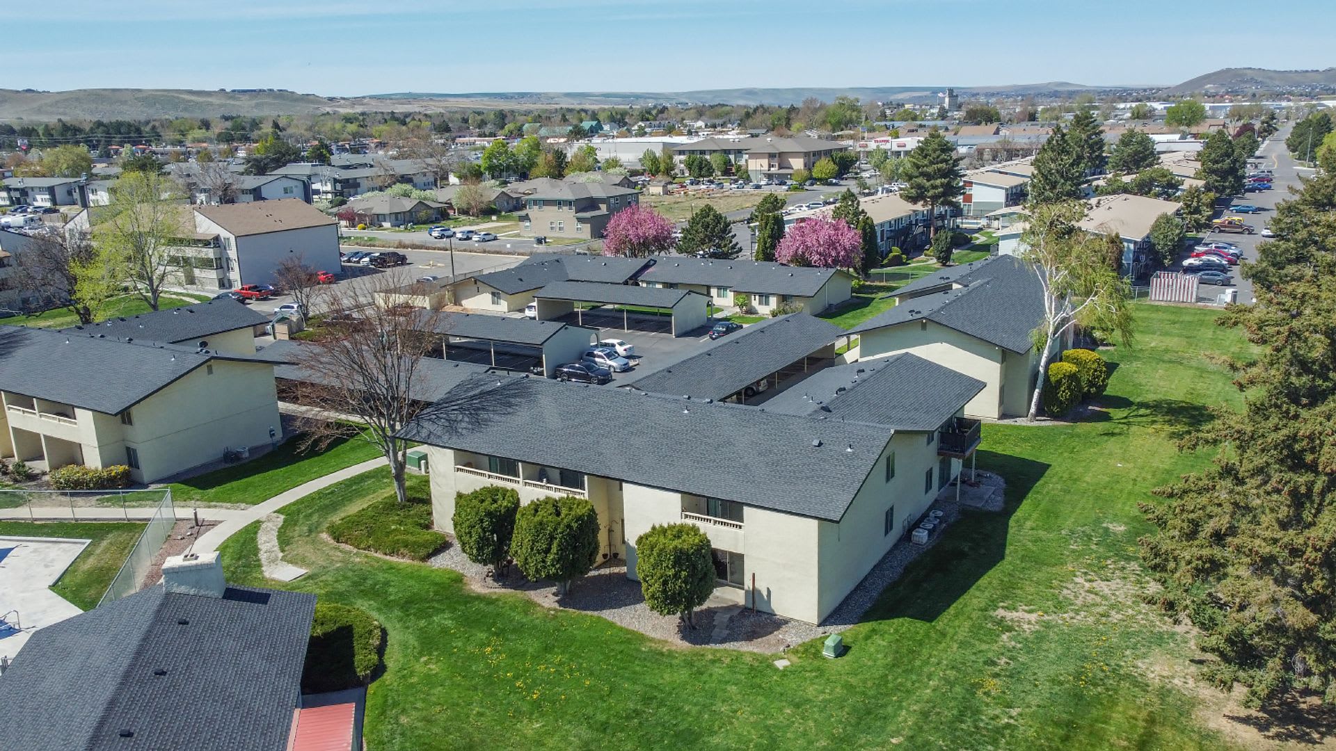 Pepper Tree Village Apartments – photo 1