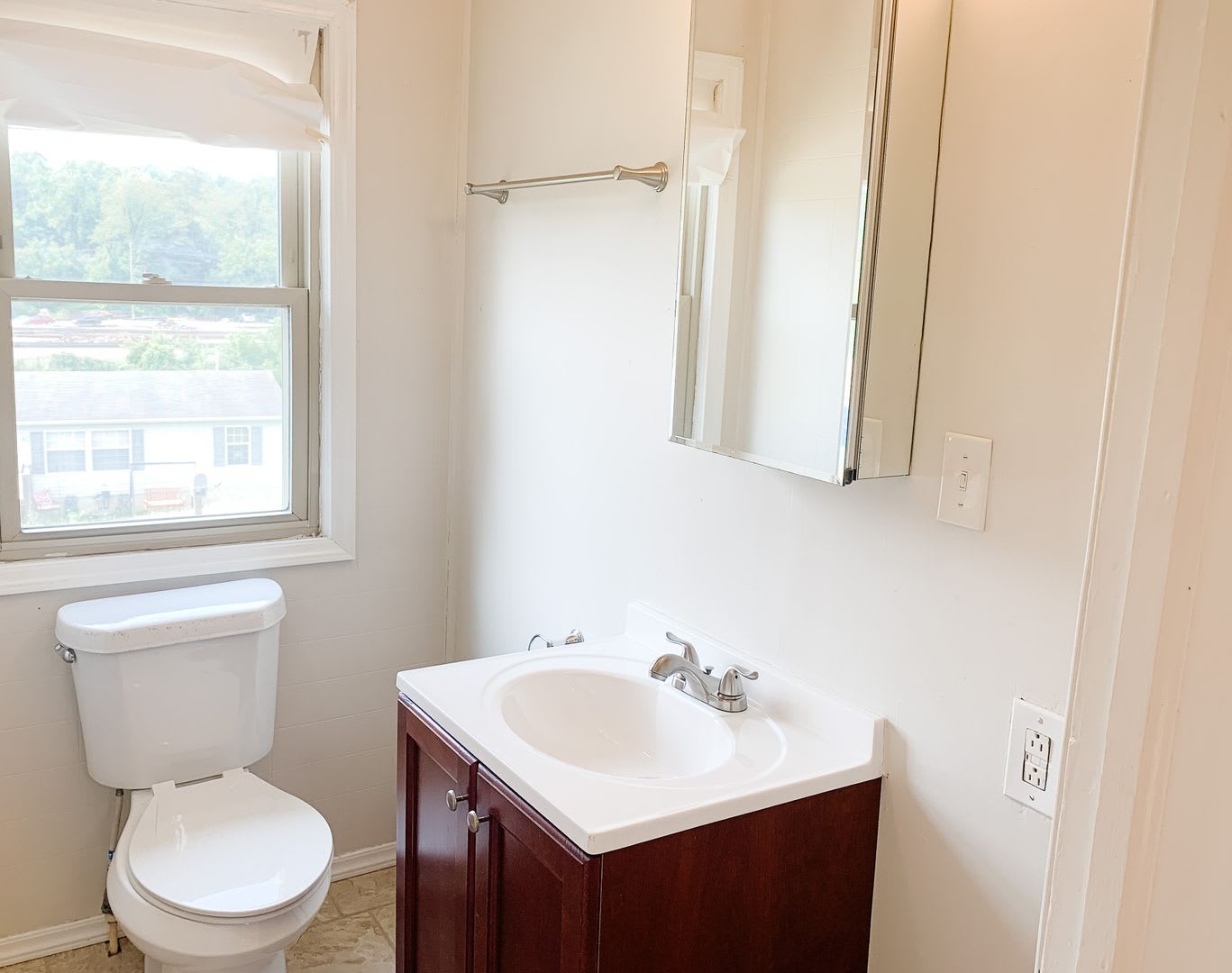 2 Bedroom, 1 Bath House – photo 5