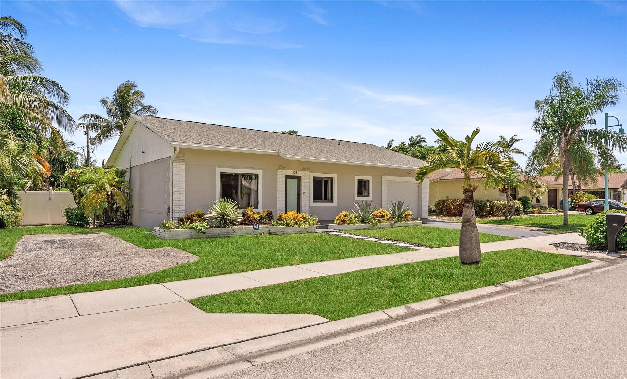 728 NE 9TH Avenue – photo 3