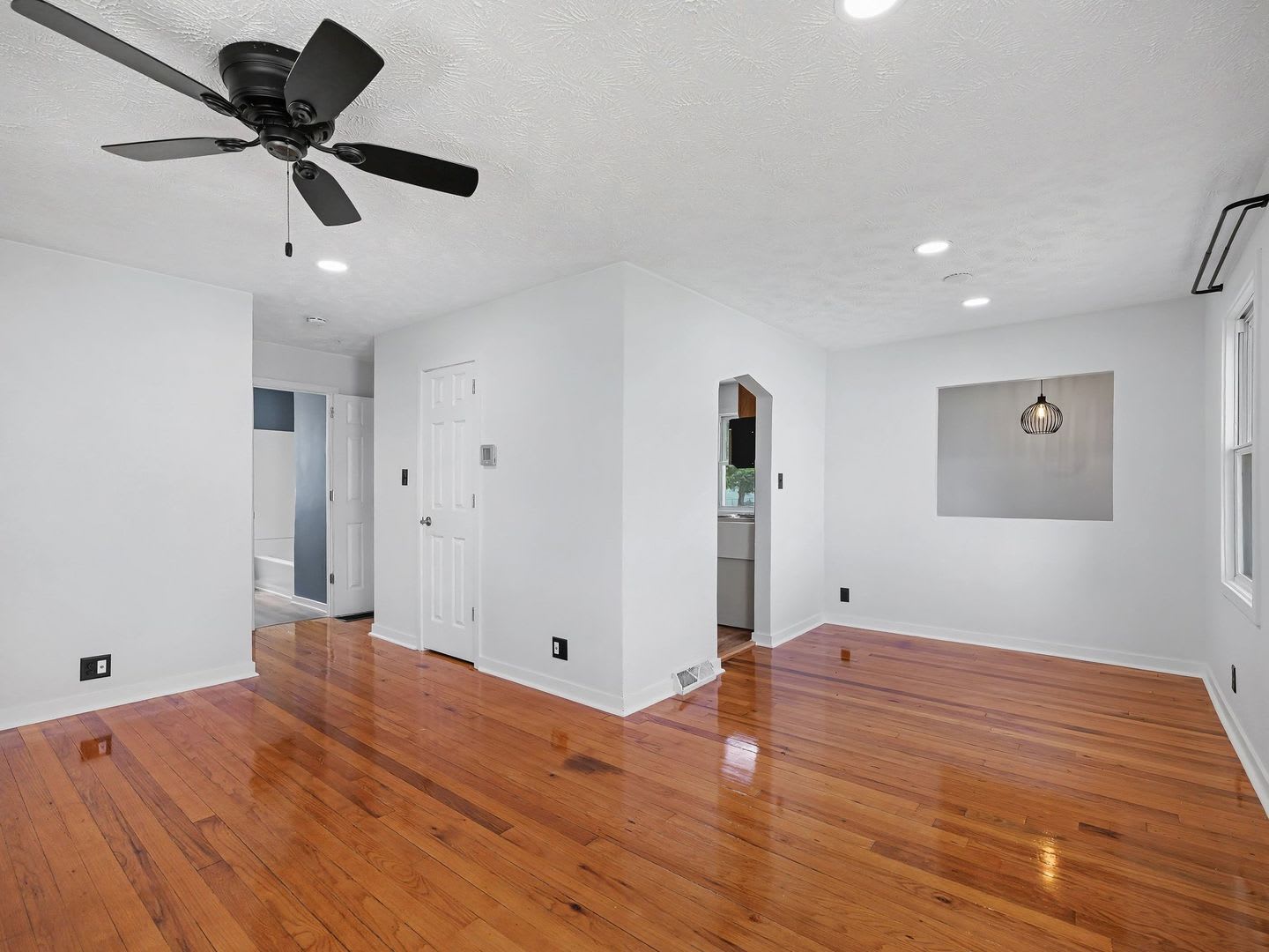 Charming 2-Bedroom Home in Old Town Bellevue! – photo 5