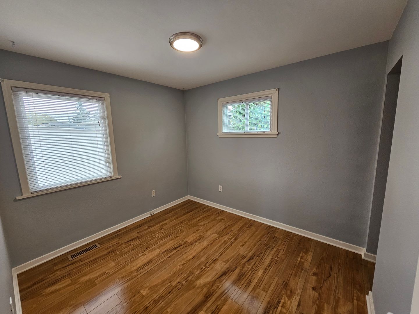 Adorable Craftsman-Style Home in North Tacoma – photo 2