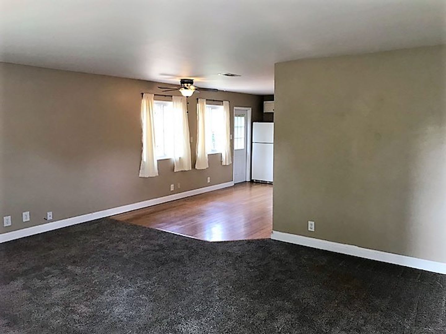 3 Bedroom with Fenced Yard in Laguna Lake – photo 4