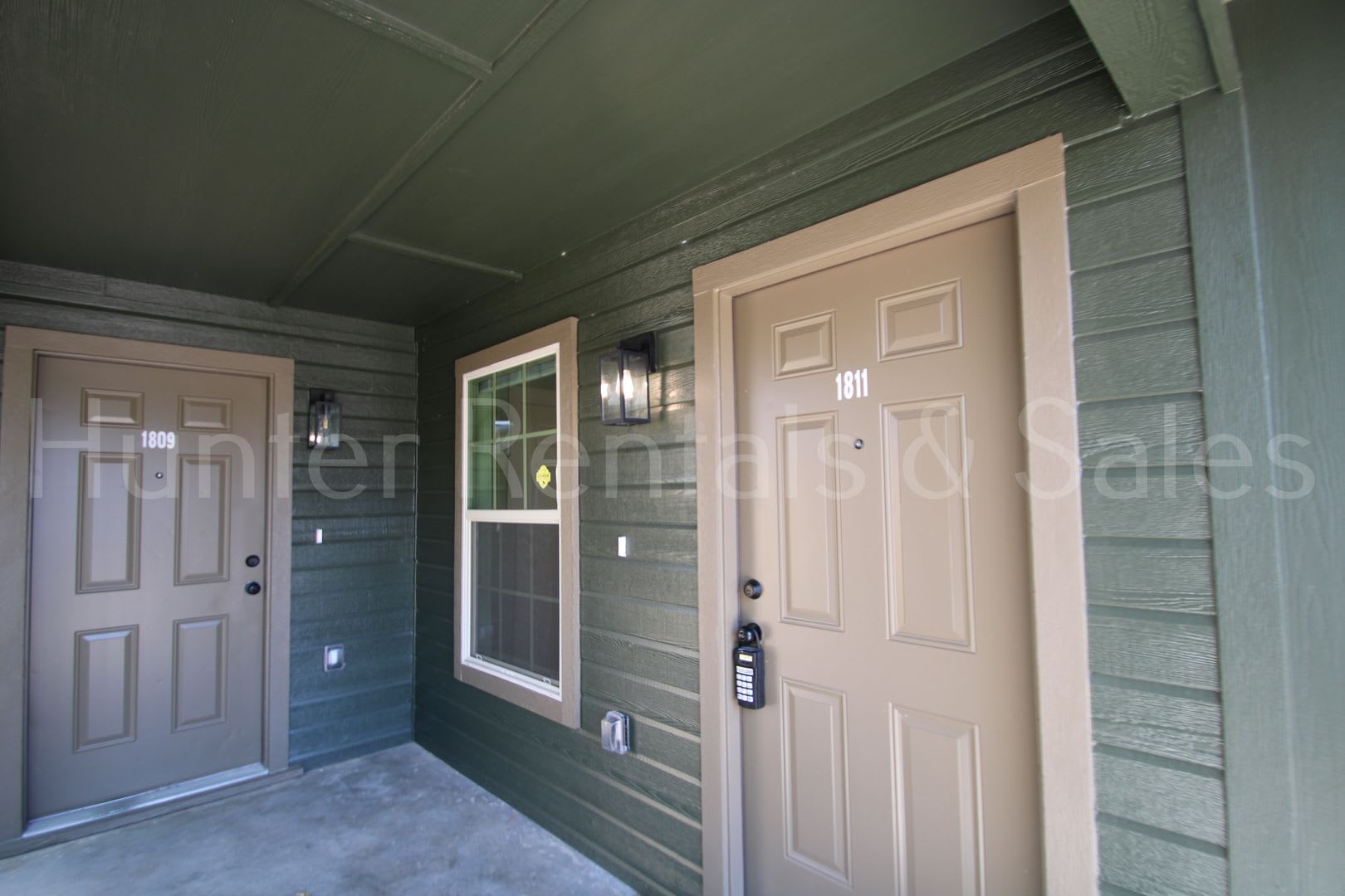 Newly Renovated 2-Bedroom Duplex – photo 3