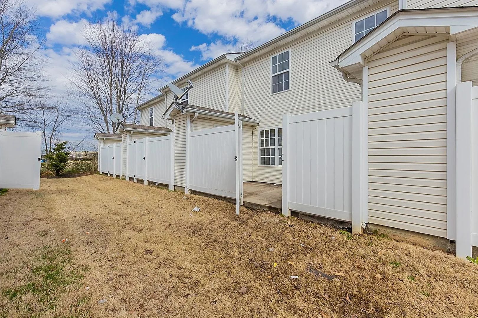 2 Bed, 2.5 Bath Townhome in Indian Creek – photo 2