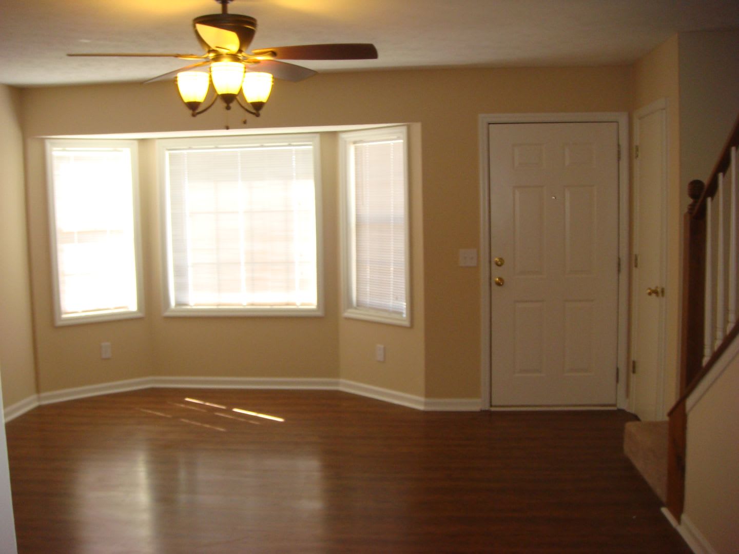 Charming 2 Bed, 1.5 Bath Rental in a Convenient Location – photo 3