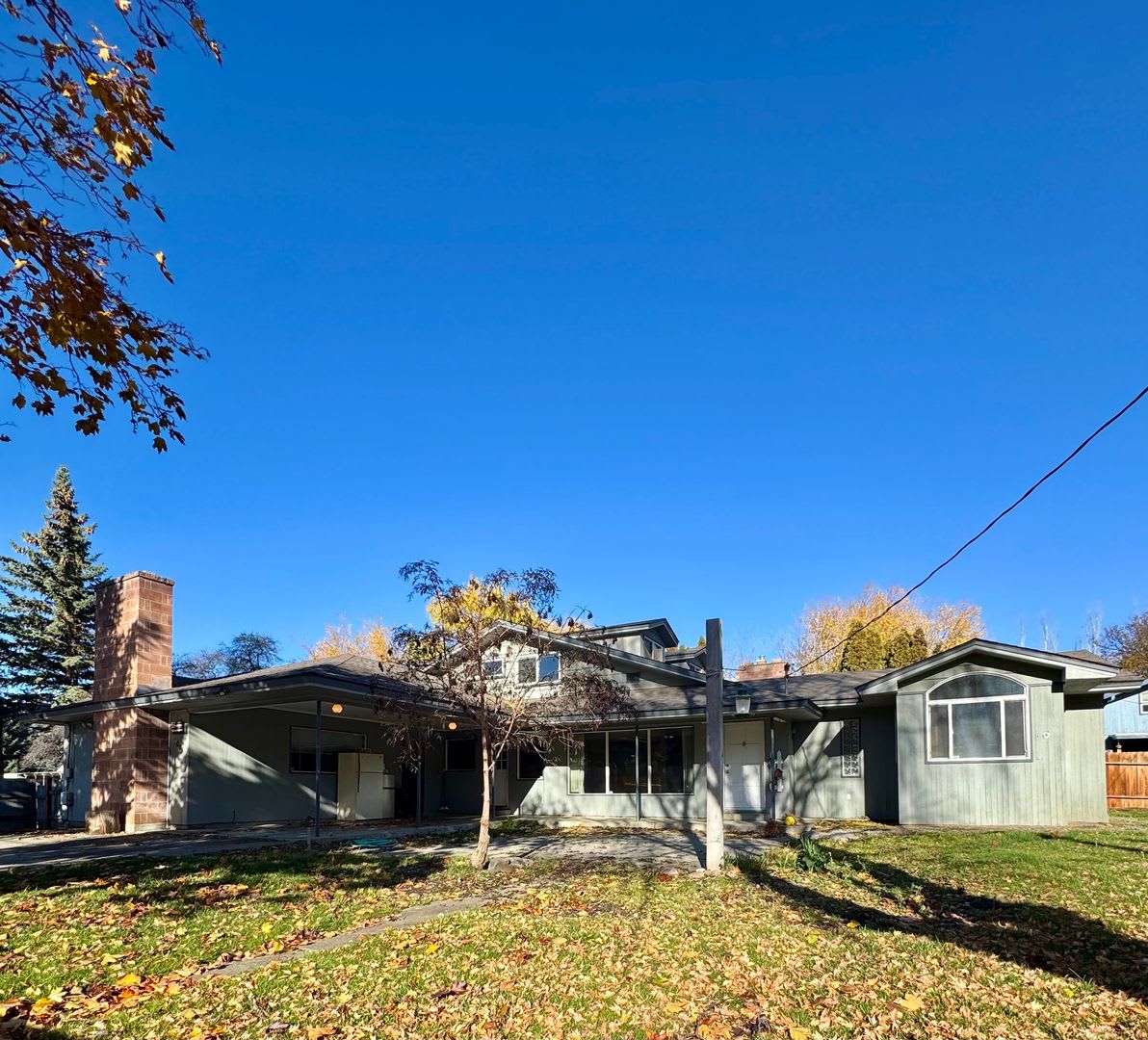 Expansive Updated Home With Creek Views Prime Location – photo 1