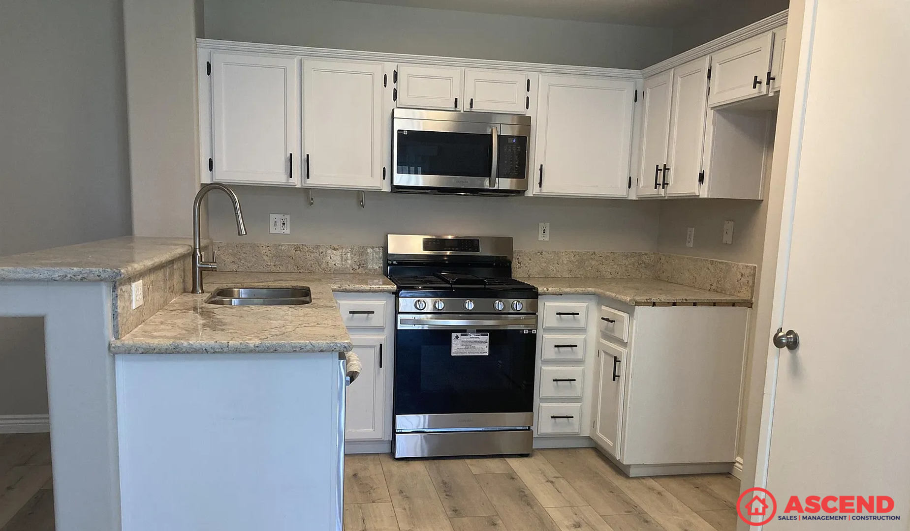 Charming 3 Bed 2 Bath Home 1 162 Sq Ft With Included Stove – photo 3