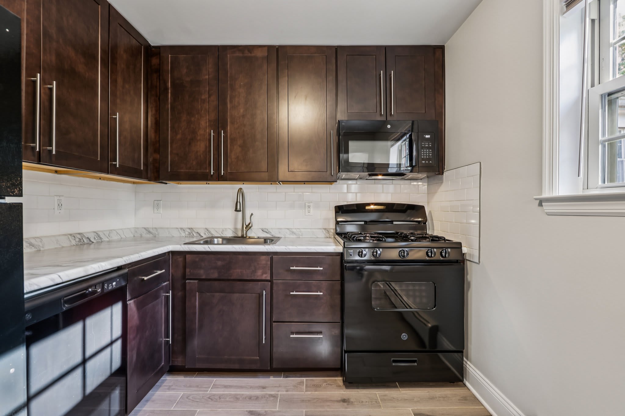 Kings Gardens Apartments – photo 2
