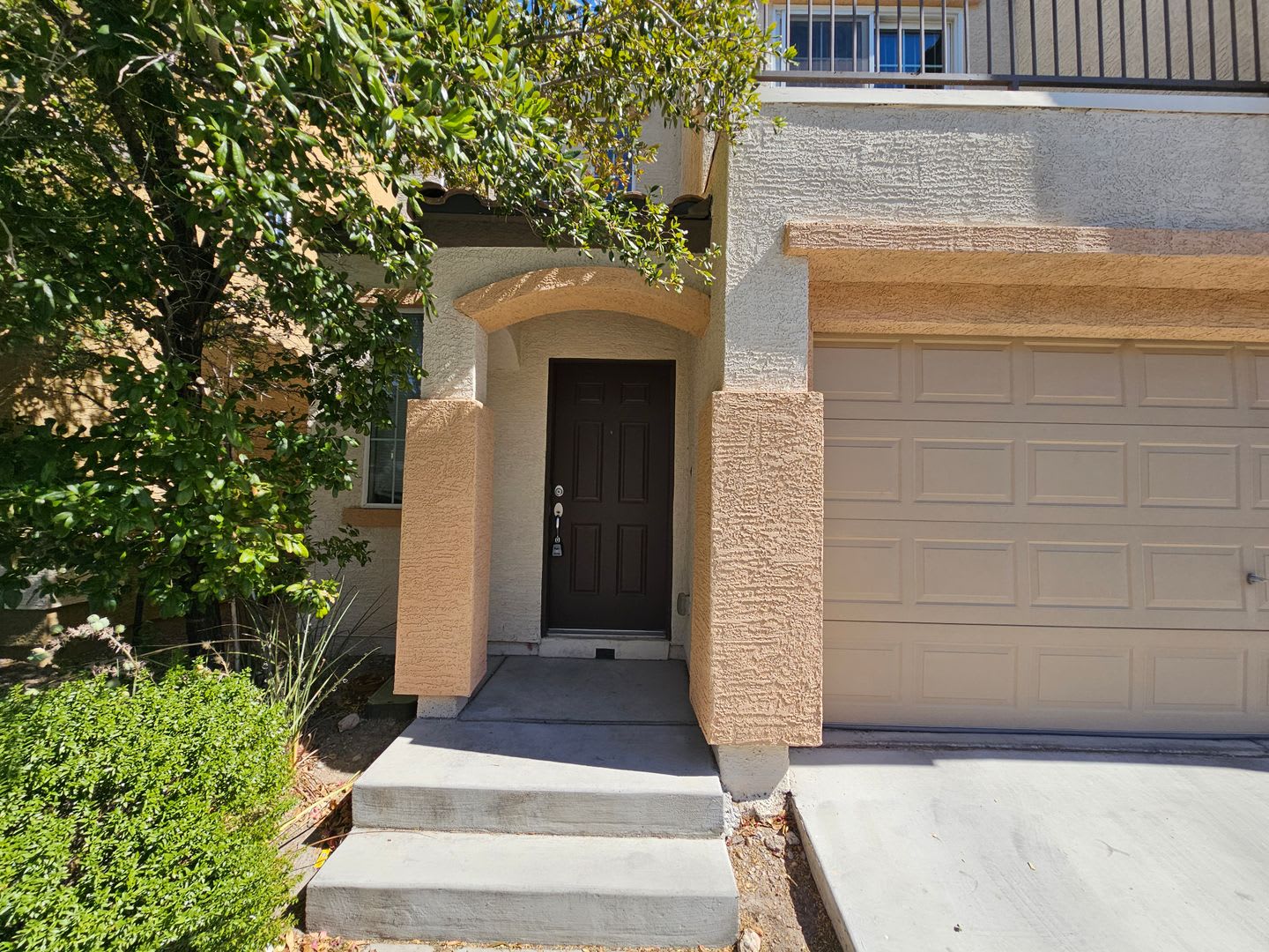 Stylish Family Home with Granite Counters & Custom Cabinets – photo 2