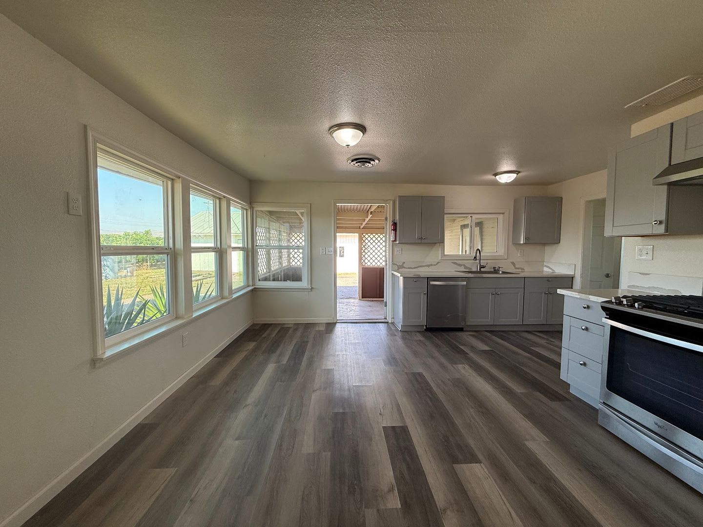 Updated Country Home with Shop!! – photo 4
