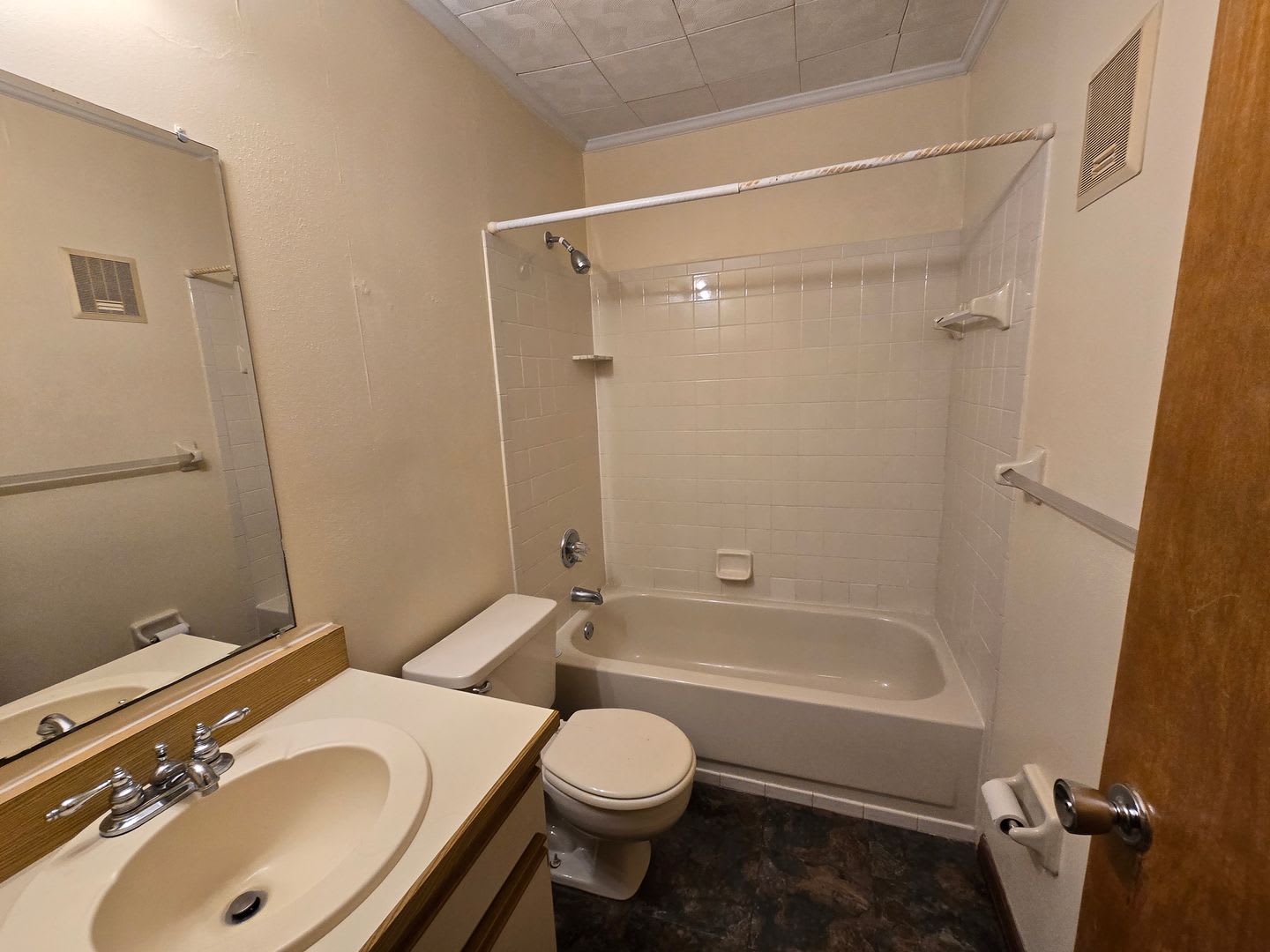 Charming 2-bedroom, 1-bath Condo – photo 4